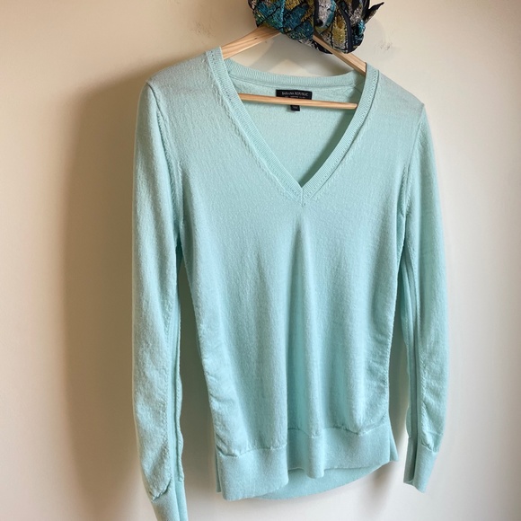 Banana Republic Womens Light Turquoise Merino Wool V-Neck Sweater, Size M - Picture 9 of 15